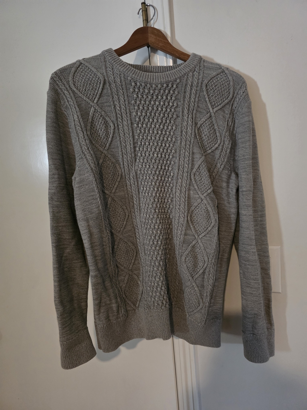 GAP Men's Light Gray Cable Crewneck Sweater